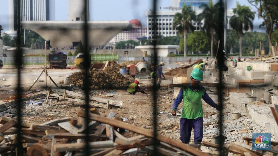 Pemprov DKI Jakarta melakukan revitalisasi kawasan Monas, Jakarta Pusat.