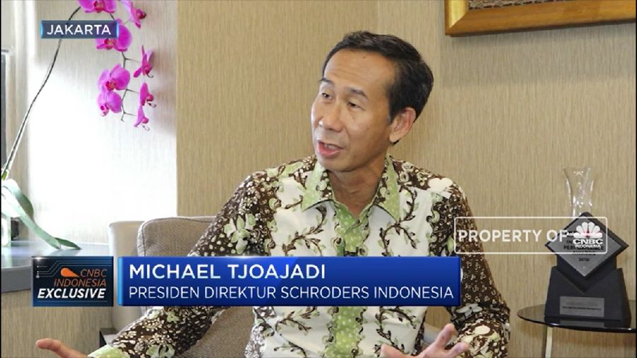Bos Schroder Michael Tjoajadi menilai ketidakpastian dan ketakutan akan virus corona yang membayangi pasar keuangan justru peluang yang tepat untuk investasi.