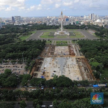 Melihat Monas yang 'Digunduli' Demi Revitalisasi