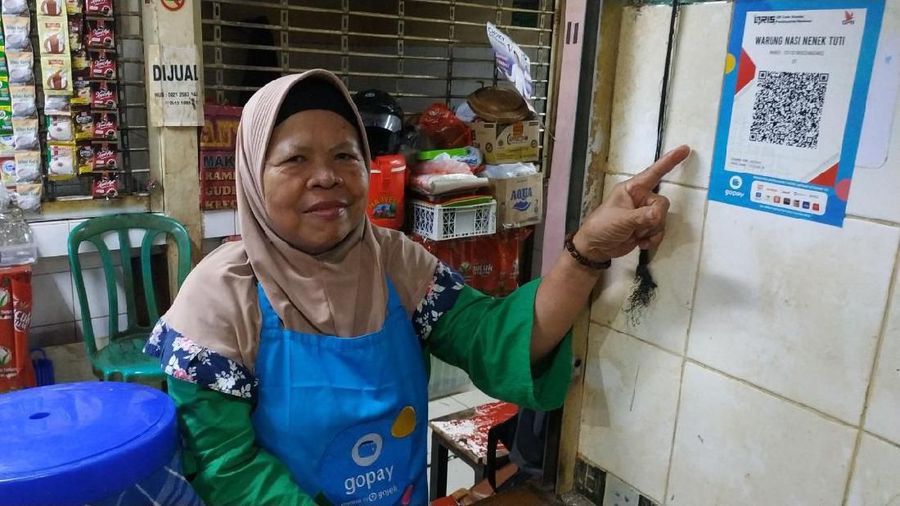 Untuk percepat adopsi QRIS, merchant GoPay bisa mengakses kode QRIS melalui aplikasi GoBiz.