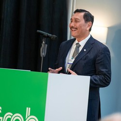 Gandeng Grab, Luhut Yakin RI Jadi Pemain Global Mobil Listrik
