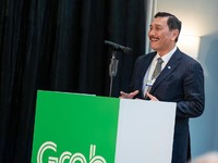 Gandeng Grab, Luhut Yakin RI Jadi Pemain Global Mobil Listrik