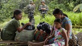 Selain melindungi masyarakat yang ketakutan, polisi juga datang ke lokasi untuk mencari keberadaan sekte lain. (Luis ACOSTA / AFP)