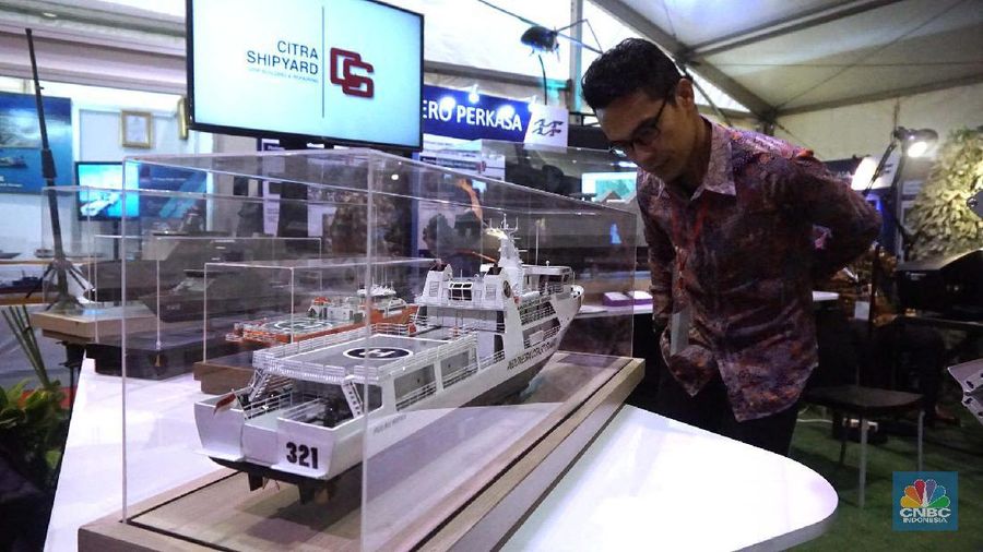 Pameran industri pertahanan dalam negeri baik nasional maupun swasta di kantor Kementerian Pertahanan, Jakarta yang dipimpin Menhan Prabowo Subianto.