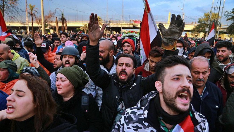 Irak dilanda demonstrasi. Demo yang terjadi sejak Oktober masih terjadi hingga kini dan memakan korban jiwa.