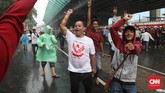 Para pengunjuk rasa menuntut Menkumham meminta maaf atas pernyataannya paling lambat 2x24 jam. Jika tidak, mereka akan berdemo dengan jumlah massa lebih besar. (CNNIndonesia/Safir Makki)