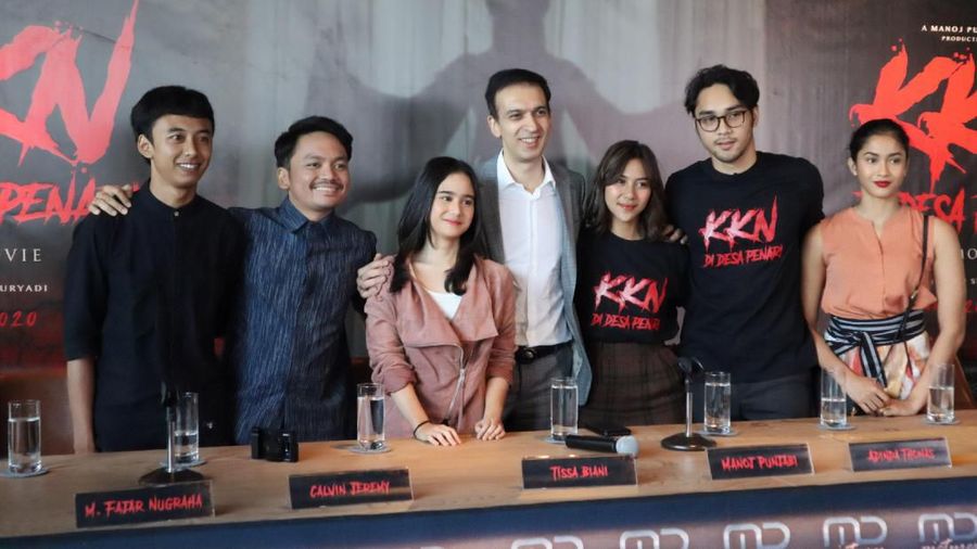 Film KKN: Di Desa Penari dibintangi aktor dan aktris seperti Fajar Nugraha, Aghniny Haque, Calvin Jeremy, Adinda Thomas, Tissa Biani, Ahmad Megantara, Kiki Narendra, Aulia Sarah, Aty Cancer dan Diding Boneng. Doc.MD Pictures