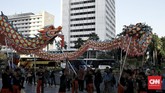 Atraksi hiburan Liong merupakan salah satu rangkaian dari acara Pemerintah Provinsi (Pemprov) DKI Jakarta untuk perayaan tahun baru Imlek 2571 di beberapa ruang publik di Ibu Kota. (CNN Indonesia/Andry Novelino)
