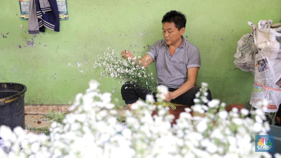 Penjualan bunga di Pasar Bunga Rawa Belong meningkat jelang Imlek.