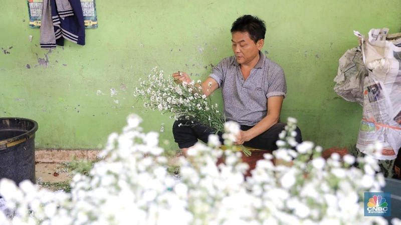 Penjualan bunga di Pasar Bunga Rawa Belong meningkat jelang Imlek.