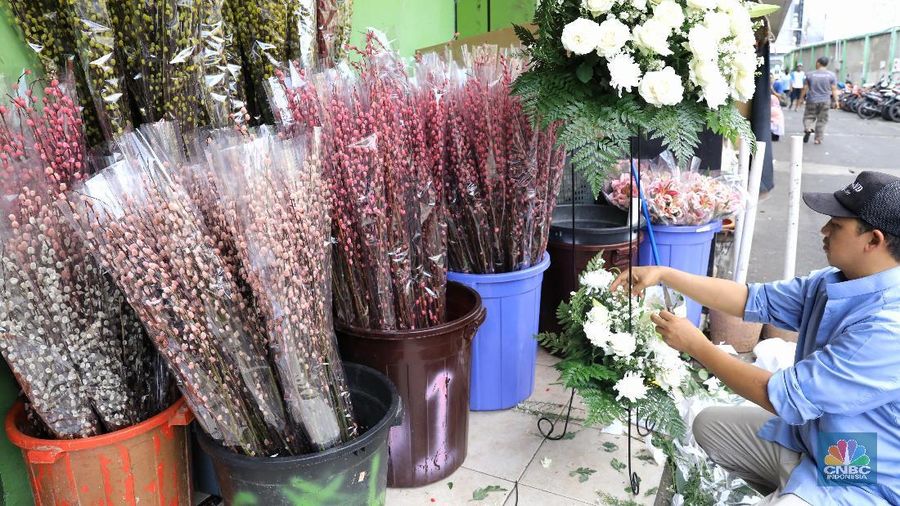 Penjualan bunga di Pasar Bunga Rawa Belong meningkat jelang Imlek.