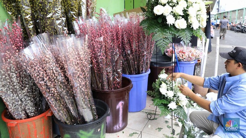 Penjualan bunga di Pasar Bunga Rawa Belong meningkat jelang Imlek.