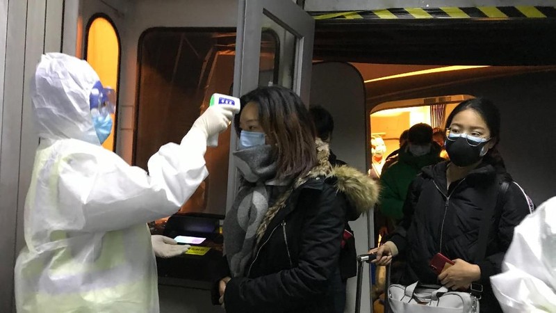 Pemeriksaan terhadap suhu tubuh di lakukan terhadap penumpang di bandara yang ada di Indonesia, China, dan Hong Kong.
