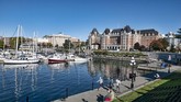 Pemandangan di Victoria Inner Harbor dengan latar belakang The Empress Hotel. (Istockphoto/Dougall_Photography)