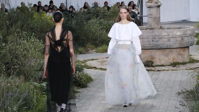 Menghidupkan Kembali Sang Legenda Coco Chanel