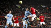 MU terus melancarkan upaya mencetak gol pertama, termasuk pemain muda Daniel James yang menghadapi adangan Matthew Lowton. (Martin Rickett/PA via AP)
