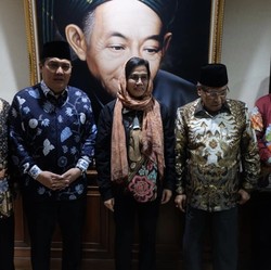 Berkerudung, Ini Gaya Sri Mulyani Ketika Sowan ke Kantor PBNU
