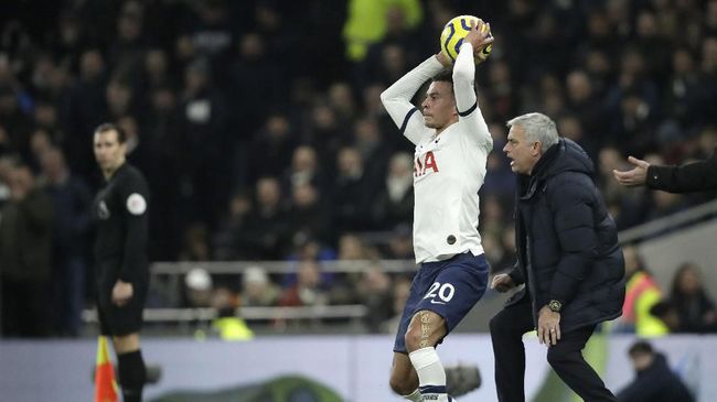 Mourinho Tertawa hingga Marah-marah di Tottenham vs Man City