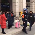 China Beri Uang Tunai Rp 21 Juta Bagi Warga Terkena Corona