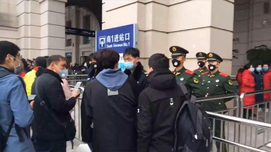 China kembali melaporkan korban baru yang terjangkit corona virus di negaranya.
