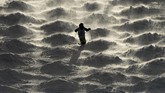 Seorang atlet ski berlatih di puncak Calabogie di Ontario menjelang kejuaran Piala Kanada. (Sean Kilpatrick/The Canadian Press via AP)