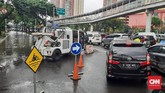 Data awal BPBD DKI ada 17 titik genangan dan banjir di Jakarta, termasuk di Jalan Letjend Suprapto, Jakarta, Jumat (24/01/2020). (CNN Indonesia/ Adhi Wicaksono)