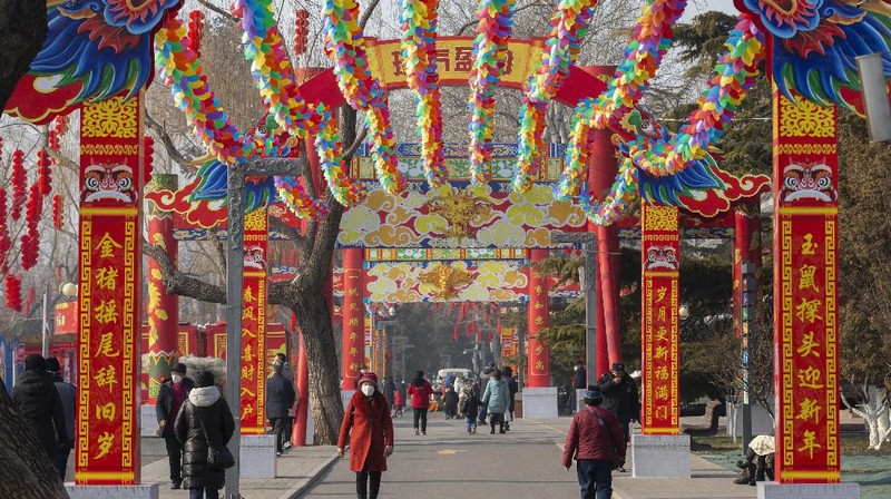 Festival imlek di China dibatalkan, kebijakan itu dibuat untuk mencegah penularan virus yang sampai saat ini telah menewaskan 41 orang.