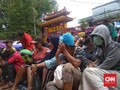 Warga Rela Menginap di Vihara Dharma Bakti Demi Angpau Imlek