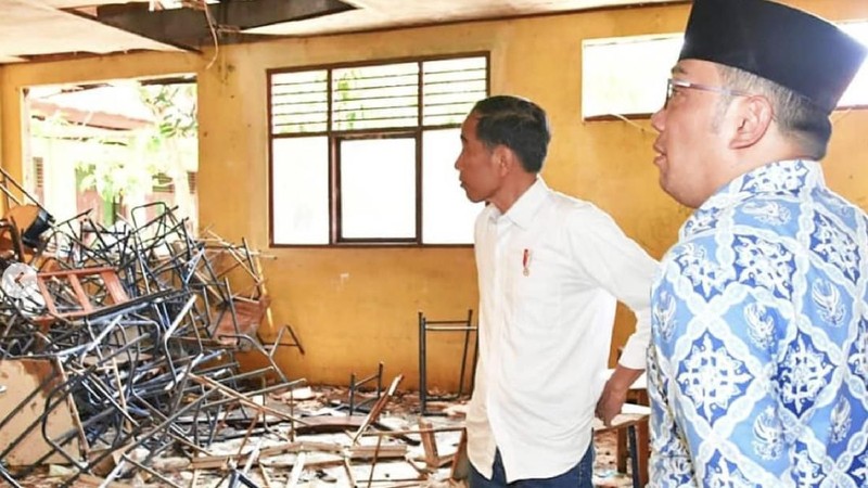 Presiden Jokowi menginstruksikan Kementerian PUPR untuk melakukan perbaikan gedung sekolah sejak Maret 2019 dengan dana APBN.