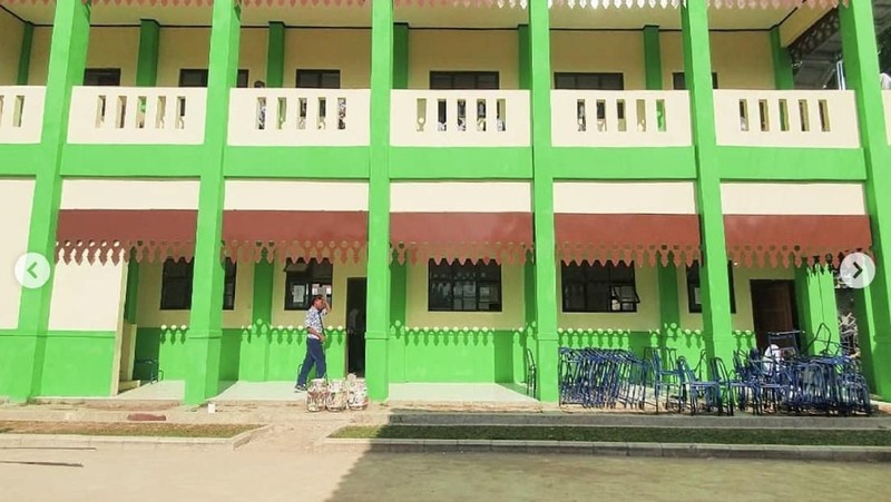 Presiden Jokowi menginstruksikan Kementerian PUPR untuk melakukan perbaikan gedung sekolah sejak Maret 2019 dengan dana APBN.
