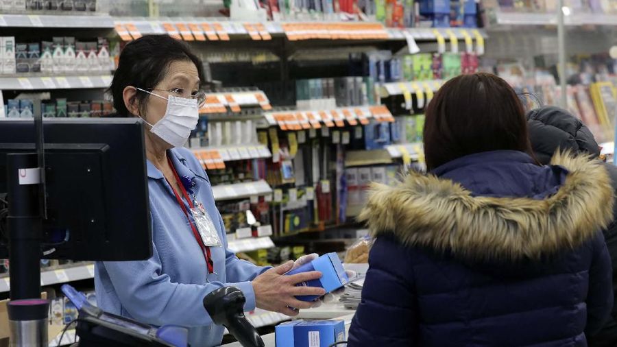 A sales clerk at a pharmacy rings up a purchase of face masks as fears of the coronavirus continues, Friday, Jan 24, 2020 in Chicago. A Chicago woman has become the second U.S. patient diagnosed with the dangerous new virus from China, health officials announced Friday. (Antonio Perez/Chicago Tribune via AP)