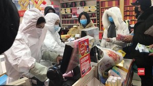 VIDEO: Virus Corona Menyebar, Warga Wuhan Serbu Apotek