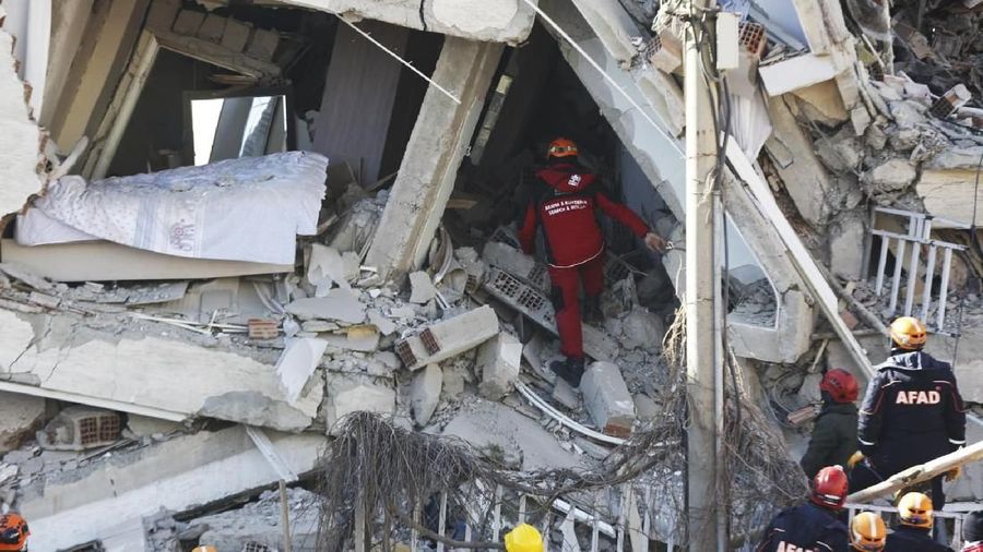Rescuers work on searching for people buried under the rubble on a collapsed building, after an earthquake struck Elazig, eastern Turkey, Saturday, Jan. 25, 2020. Rescue workers were continuing to search for people buried under the rubble of apartment blocks in Elazig and neighbouring Malatya. Mosques, schools, sports halls and student dormitories were opened for hundreds who left their homes after the quake (IHH/ Humanitarian Relief Foundation via AP)