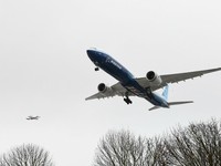 Mengintip Aksi Boeing 777x Saat Uji Coba Terbang Perdana