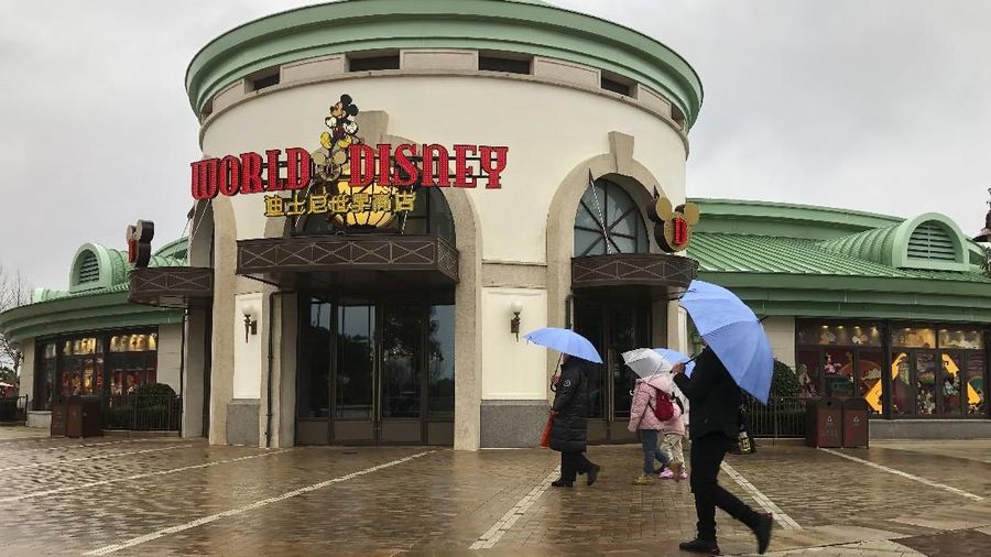 Disneyland Shanghai dan Hong Kong tutup selama dua bulan ini, membuat Disney merugi Rp 2,3 triliun