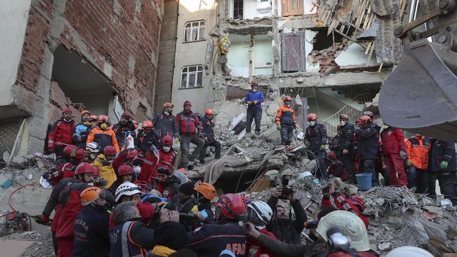 Members of rescue services carry a wounded man, that was found alive in the rubble of a building destroyed on Friday's earthquake in Elazig, eastern Turkey, Saturday, Jan. 25, 2020. Rescue workers were continuing to search for people buried under the rubble of apartment blocks in Elazig and neighboring Malatya. Mosques, schools, sports halls and student dormitories were opened for hundreds who left their homes after the quake. (Presidential Press Service via AP, Pool)