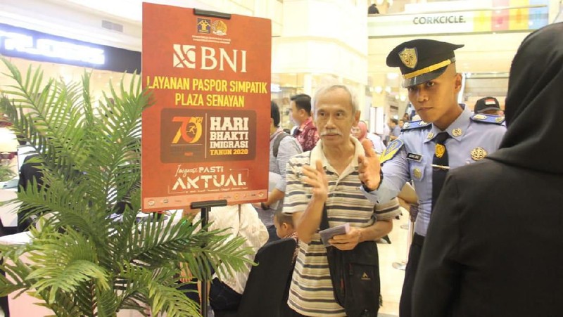 Kemenkumham RI menggandeng BNI untuk memberikan layanan penggantian serta permohonan pasport baru baik fisik maupun elektronik di luar hari kerja.