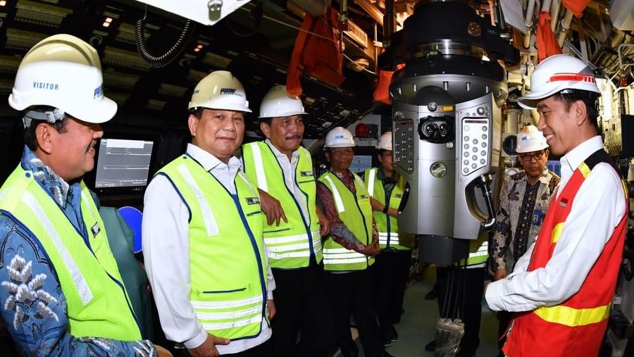 Kapal Selam Alugoro-405 menjadi perhatian Presiden Jokowi.