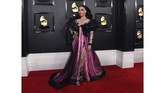 FKA Twigs tampil beda dengan gaya gothic. Namun, bodysuit berenda dan sulaman berupa dedaunan membuat tampilannya terlihat berlebihan. (Photo by Jordan Strauss/Invision/AP)