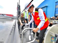 Prabowo & Luhut Kawal Jokowi di Atas Kapal Selam Made in RI
