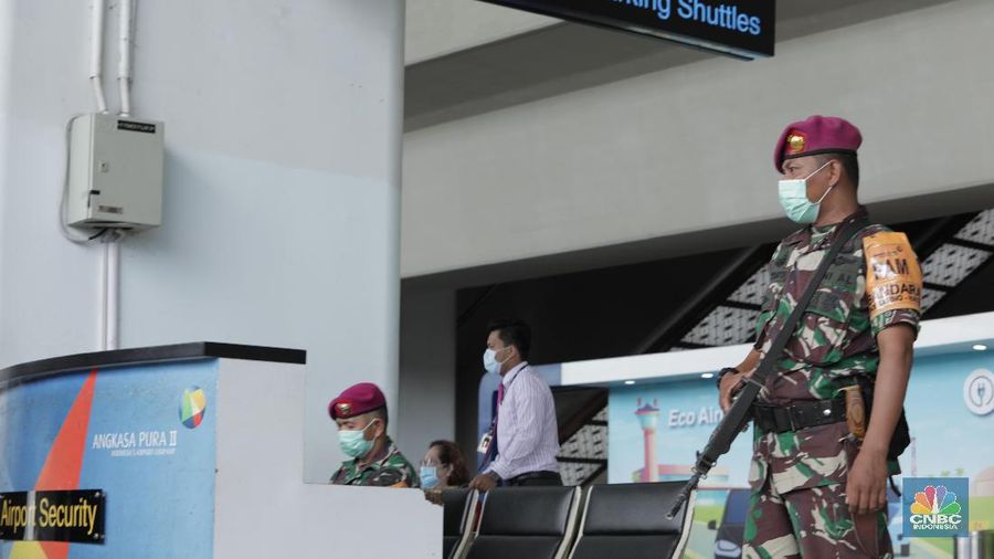 Sejumlah Warga Kerap Menggunakan Masker di Bandara Soekarno Hatta untuk Antisipasi Virus Corona.