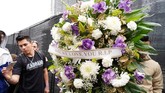 Karangan bunga tanda duka cita langsung terlihat di Staples Center. Kobe Bryant menghabiskan 20 musim bersama LA Lakers. (Rachel Luna/Getty Images/AFP)