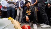 Kobe Bryant meninggal dunia lantaran helikopter yang ditumpanginya mengalami kecelakaan, Minggu (26/1) waktu setempat di Calabasas, California. (Rachel Luna/Getty Images/AFP)