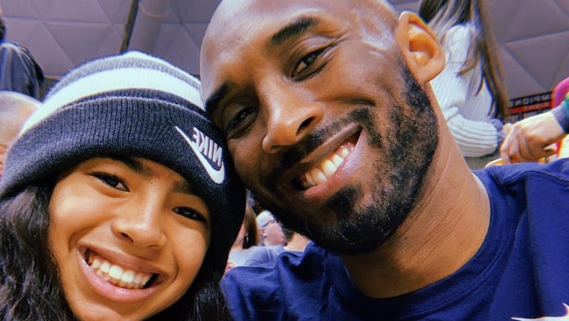 Helikopter naas itu jatuh sekitar 40 mil Barat Laut Los Angeles tengah saat hendak menuju Las Virgenes, menewaskan legenda basket Kobe Bryant dan putrinya. 