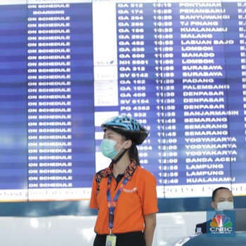 Penampakan Bandara Soekarno-Hatta yang Penuh Orang Bermasker
