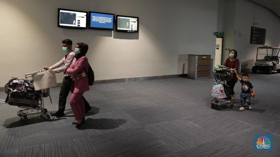 Sejumlah Warga Kerap Menggunakan Masker di Bandara Soekarno Hatta untuk Antisipasi Virus Corona.