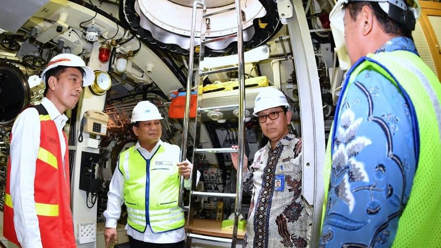 Kapal Selam Alugoro-405 menjadi perhatian Presiden Jokowi.