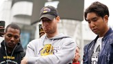 Kobe Bryant meninggalkan banyak kenangan bagi suporter LA Lakers, termasuk lewat lima gelar NBA yang mereka raih saat Bryant membela tim tersebut. (Rachel Luna/Getty Images/AFP)