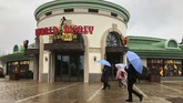 Pengelola Shanghai Disney Resort membuat pengumuman di situs resminya pada hari Jumat (24/1), mengatakan penutupan itu