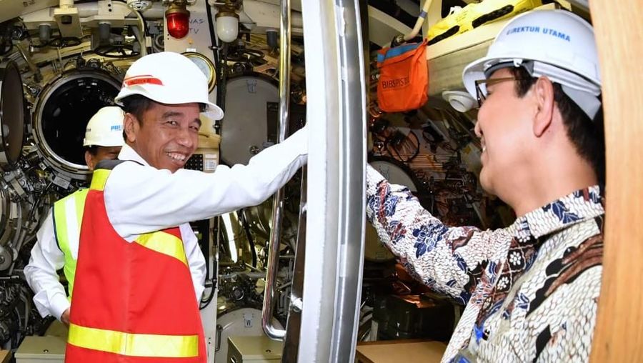 Presiden Jokowi Kunjungi Kapal Selam Buatan PT PAL, KRI Alugoro-405 (Laily Rachev - Biro Pers Sekretariat Presiden)